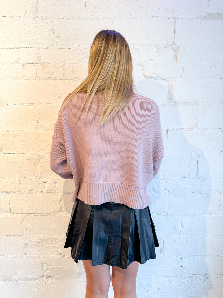 faux leather pleat skirt, pleated skirt, faux leather skirt, dallas boutique, trendy boutique, womens boutique, gameday, gameday look, gameday outfit, gameday skirt