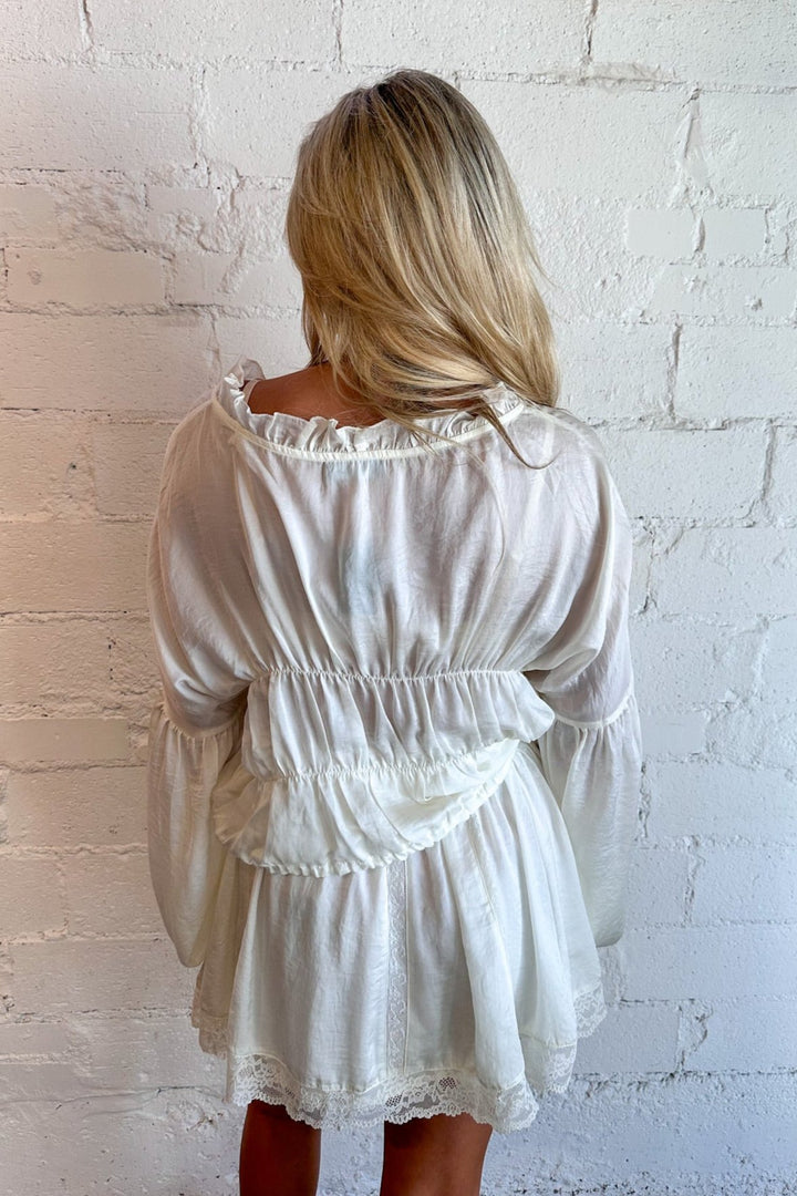 lace mini skirt, white skirt, feminine skirt, casual fashion, dressy outfit, outfit ideas