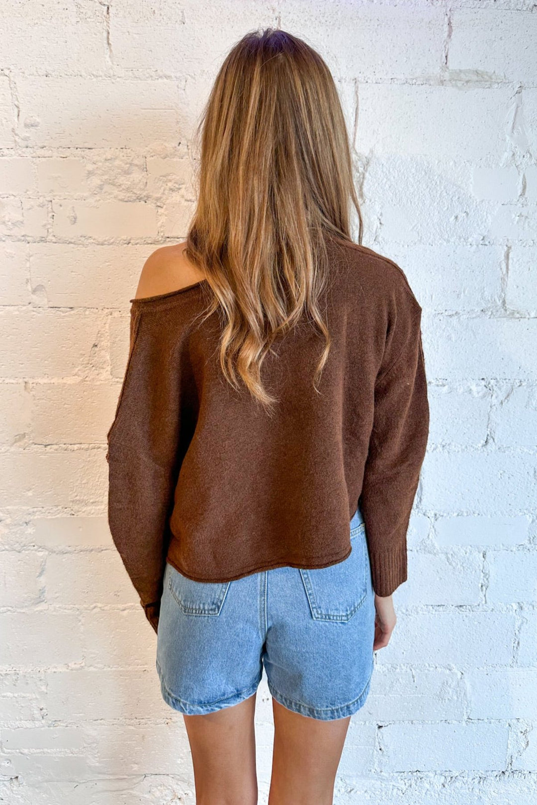 Available in red, brown, and orange
Soft, cozy knit fabric
Relaxed fit with a crew neckline
Perfect for layering in cooler weather