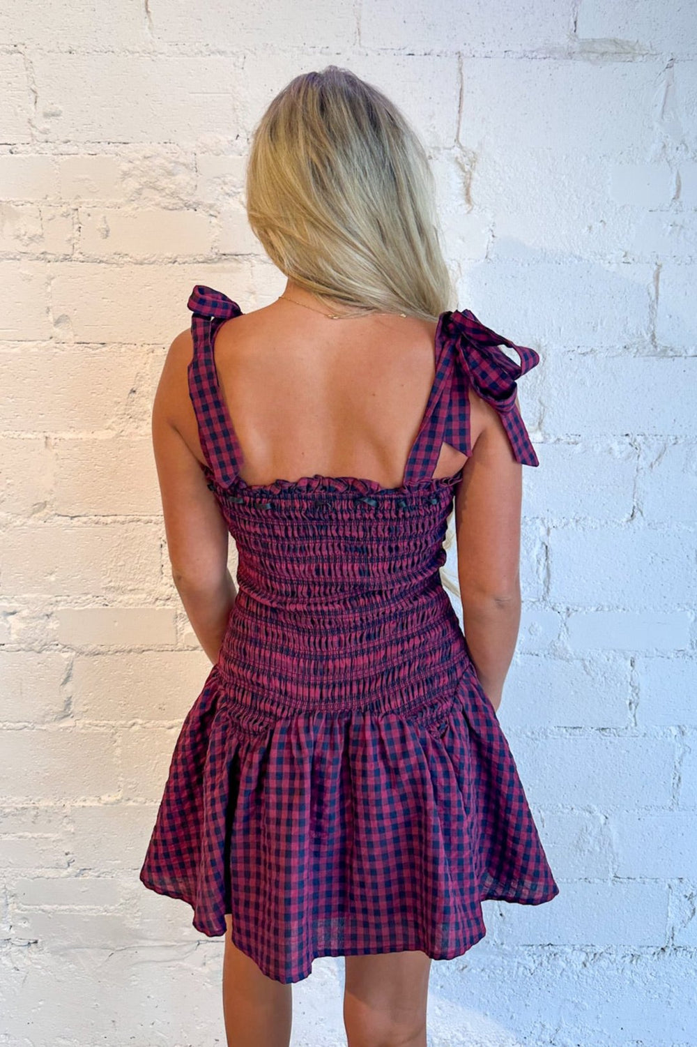 Timeless gingham pattern
Flattering fit-and-flare design
Lightweight, breathable fabric
Perfect for any occasion