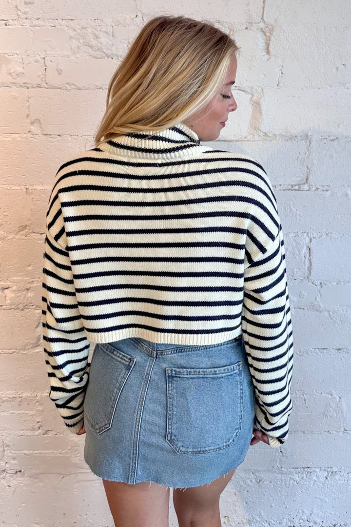 Classic nautical stripes for a timeless look
Cropped design for a trendy silhouette
Soft, breathable fabric for all-day comfort
Perfect for casual outings or beach days