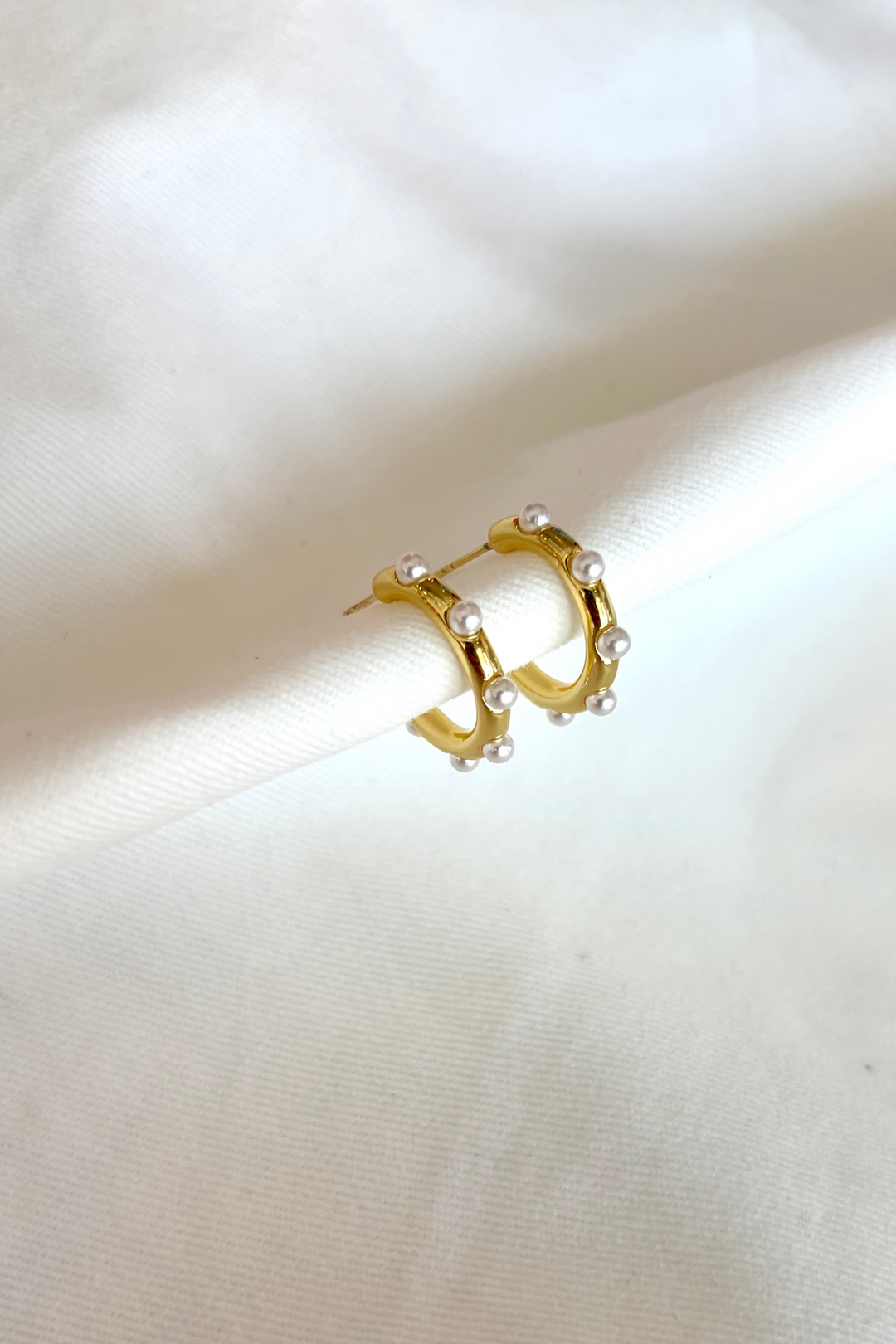 Pearl Accent Hoop Earrings, adeline boutique, dallas boutique, boutique